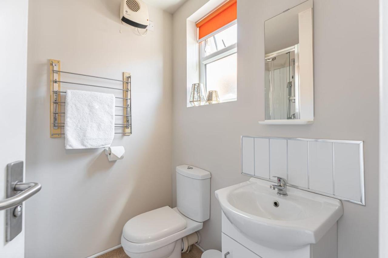 Superb One Bedroom Apartment In Coventry Cv1 *New* Exterior photo