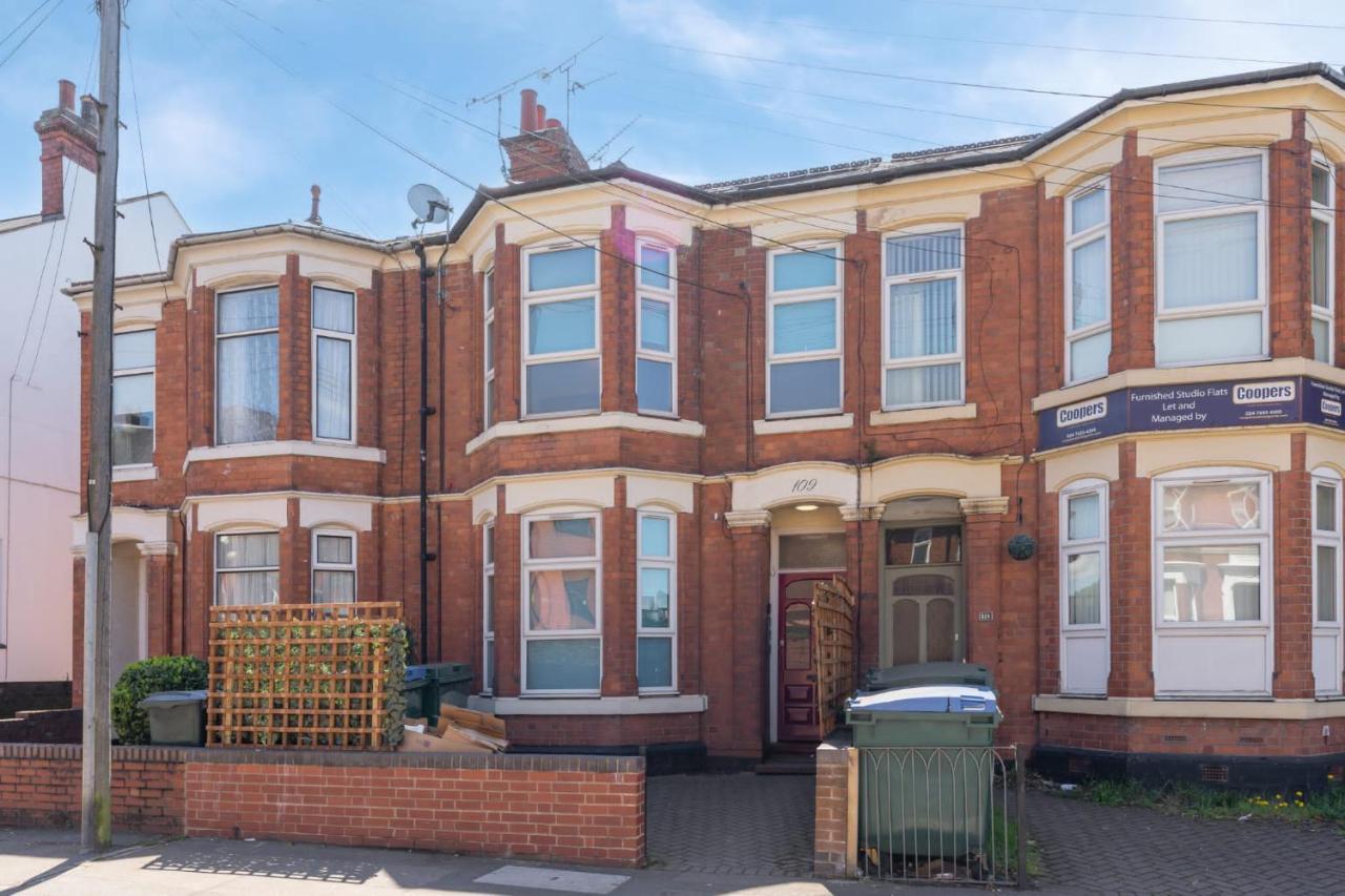 Superb One Bedroom Apartment In Coventry Cv1 *New* Exterior photo
